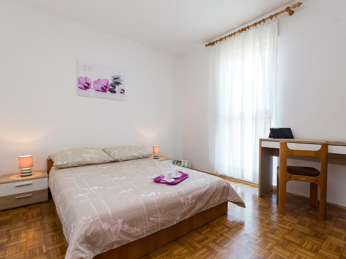 Apartment Lory'S Place Pula Extérieur photo